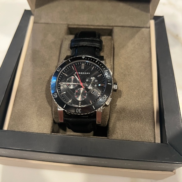 Burberry Men's Watch BU9382  Authentic - Picture 5 of 5